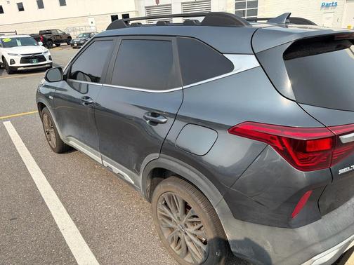 Gravity Gray 2022 Kia Seltos Nightfall Edition