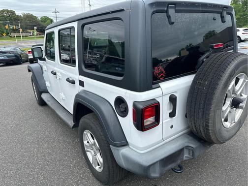 Bright White Clearcoat 2018 Jeep Wrangler Unlimited Sport