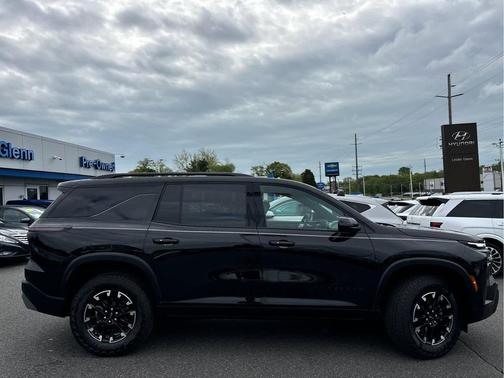 Mosaic Black Metallic 2025 Chevrolet Traverse AWD Z71