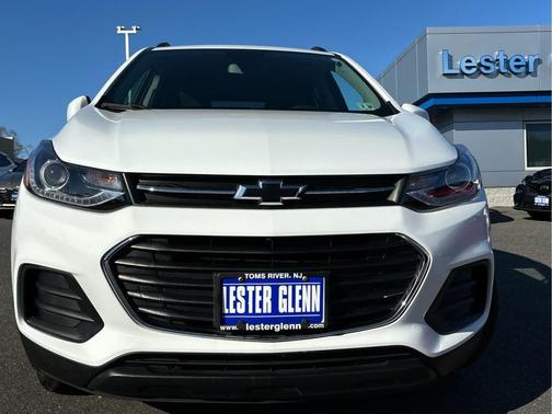 Summit White 2022 Chevrolet Trax LT