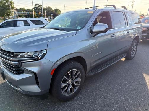 Sterling Gray Metallic 2023 Chevrolet Suburban LT
