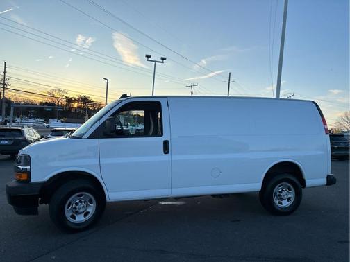 2024 Chevrolet Express 2500 RWD 2500 Regular Wheelbase WT