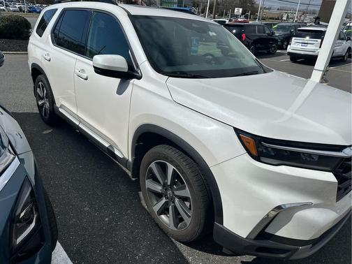 2023 Honda Pilot Touring 8-Passenger
