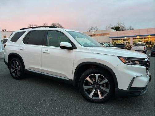 Platinum White Pearl 2023 Honda Pilot Touring 8-Passenger