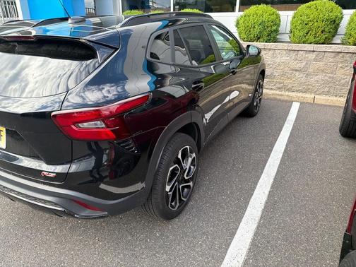 Mosaic Black Metallic 2024 Chevrolet Trax FWD 2RS