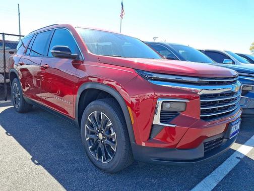 RADIANT RED TNT 2026 Chevrolet Traverse LT