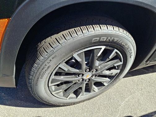 MOSAIC BLK MET 2026 Chevrolet Traverse LT