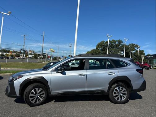 Ice Silver Metallic 2024 Subaru Outback Base