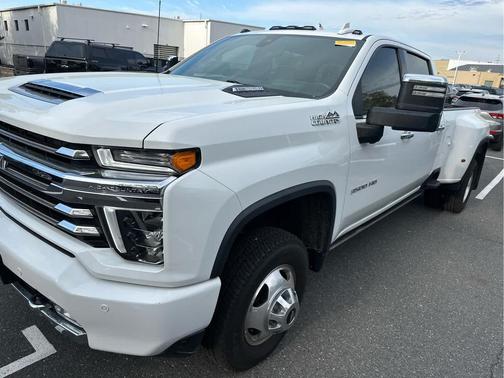Summit White 2023 Chevrolet Silverado 3500 High Country