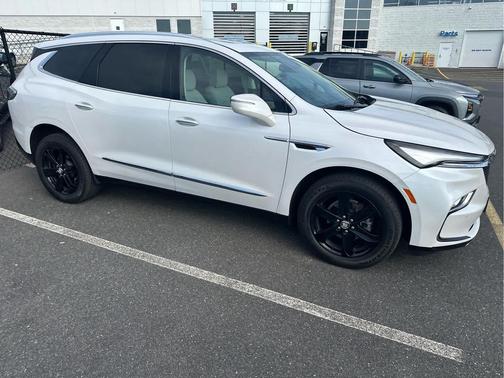 2024 Buick Enclave Essence FWD