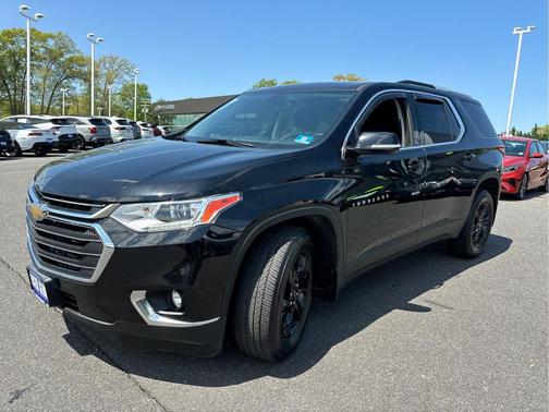 Mosaic Black Metallic 2018 Chevrolet Traverse LT Cloth