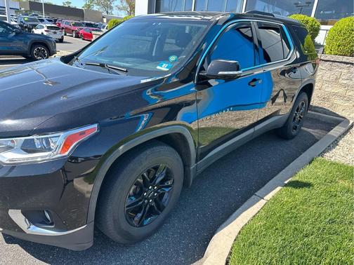 Mosaic Black Metallic 2018 Chevrolet Traverse LT Cloth