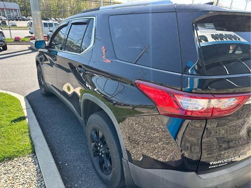 Mosaic Black Metallic 2018 Chevrolet Traverse LT Cloth