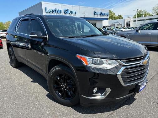 Mosaic Black Metallic 2018 Chevrolet Traverse LT Cloth
