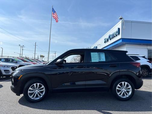 Mosaic Black Metallic 2023 Chevrolet Trailblazer LS