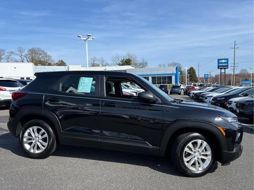Mosaic Black Metallic 2023 Chevrolet Trailblazer LS