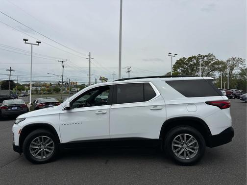 Summit White 2023 Chevrolet Traverse LT Cloth