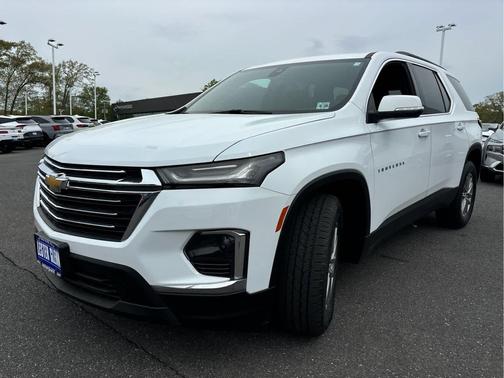 Summit White 2023 Chevrolet Traverse LT Cloth