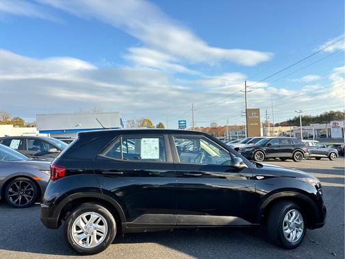 2023 Hyundai VENUE SE