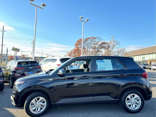 2023 Hyundai VENUE SE