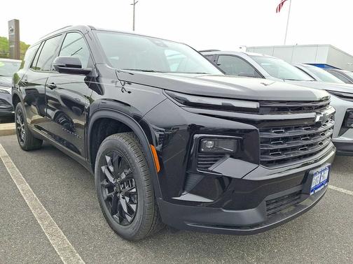 MOSAIC BLK MET 2026 Chevrolet Traverse LT