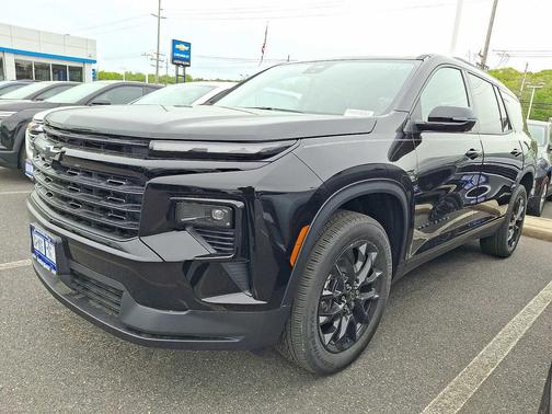 MOSAIC BLK MET 2026 Chevrolet Traverse LT