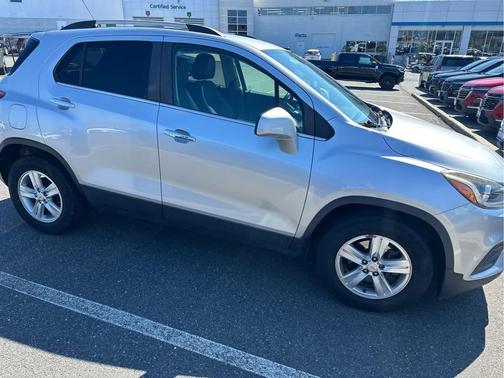 SILVER ICE METALLIC 2018 Chevrolet Trax LT