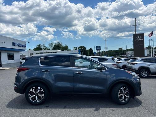 Pacific Blue 2022 Kia Sportage LX