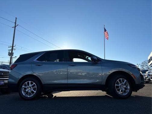 Sterling Gray Metallic 2024 Chevrolet Equinox 1LT