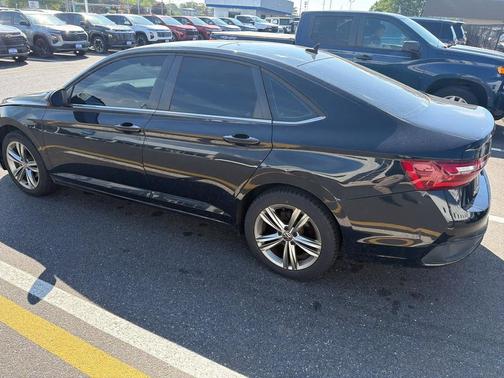 Deep Black Pearl 2022 Volkswagen Jetta 1.5T SE
