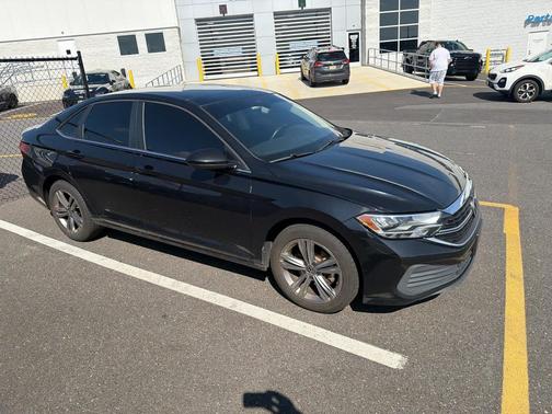 Deep Black Pearl 2022 Volkswagen Jetta 1.5T SE