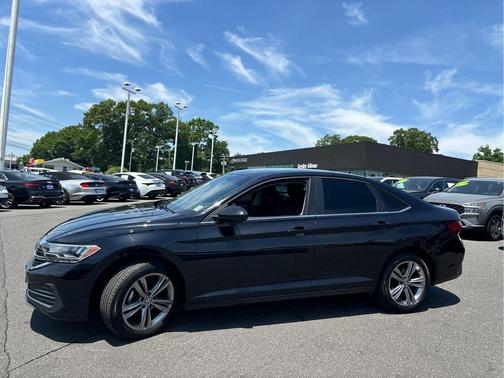 Deep Black Pearl 2022 Volkswagen Jetta 1.5T SE