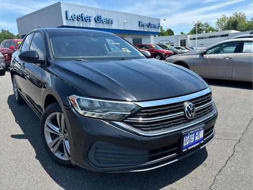 Deep Black Pearl 2022 Volkswagen Jetta 1.5T SE
