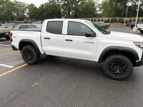 Summit White 2026 Chevrolet Colorado Trail Boss