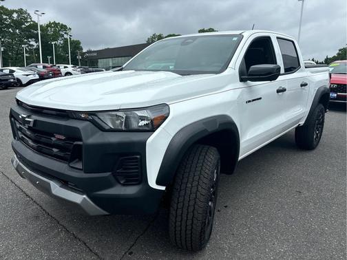 Summit White 2026 Chevrolet Colorado Trail Boss