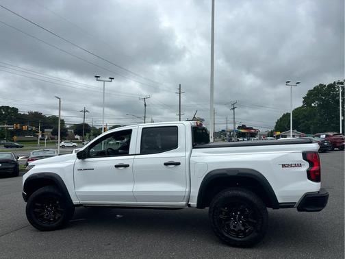 Summit White 2026 Chevrolet Colorado Trail Boss