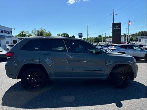 Sting-Gray Clearcoat 2020 Jeep Grand Cherokee Altitude