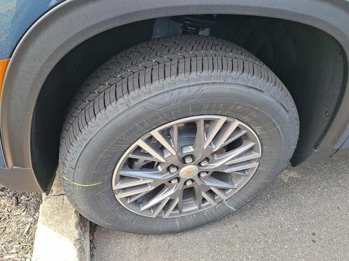 Lakeshore Blue Metallic 2026 Chevrolet Traverse LT