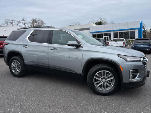 Sterling Gray Metallic 2023 Chevrolet Traverse LT Cloth