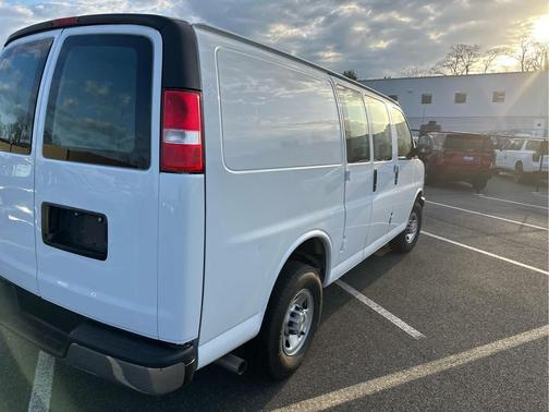 2024 Chevrolet Express 2500 RWD 2500 Regular Wheelbase WT