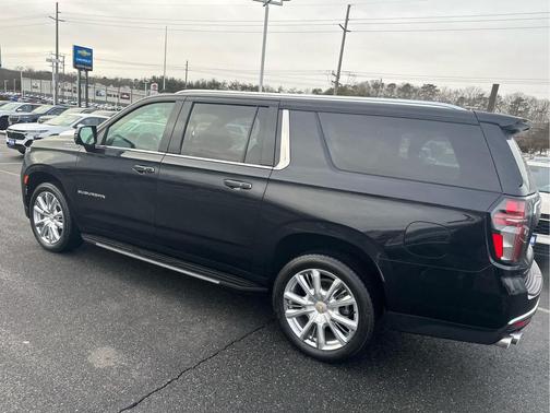 2023 Chevrolet Suburban 4WD High Country