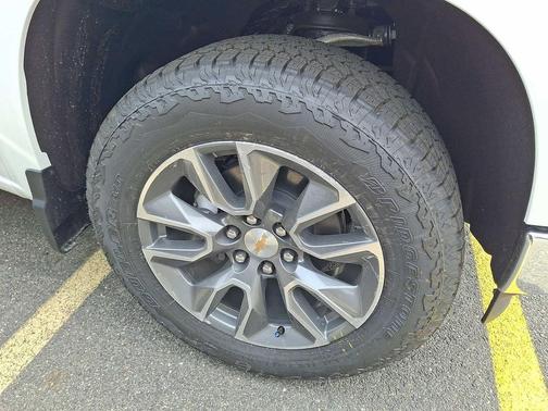 Summit White 2026 Chevrolet Silverado 1500 LT