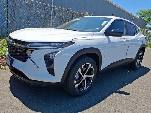 SUMMIT WHT 2026 Chevrolet Trax FWD 1RS