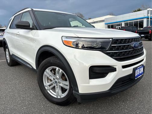Star White Metallic Tri-Coat 2023 Ford Explorer XLT