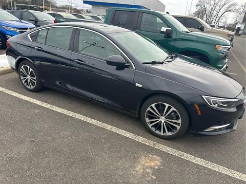 2020 Buick Regal Sportback FWD Essence