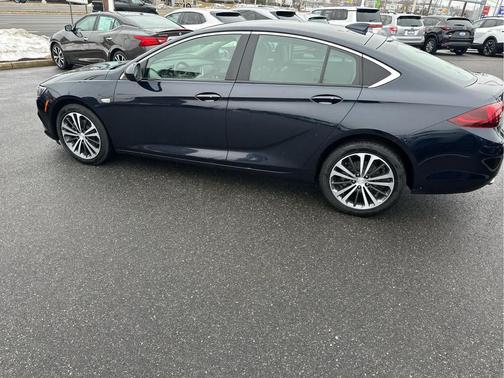 2020 Buick Regal Sportback FWD Essence