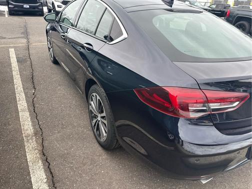 2020 Buick Regal Sportback FWD Essence