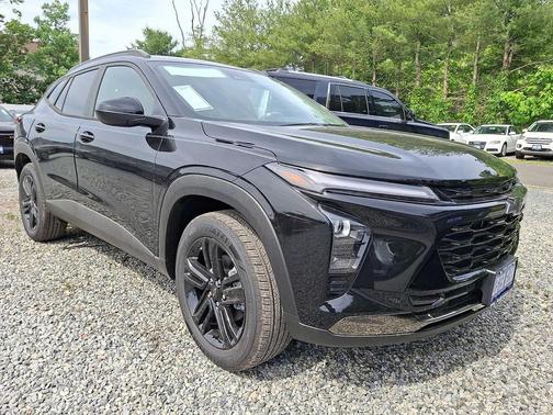 Mosaic Black Metallic 2026 Chevrolet Trax FWD ACTIV