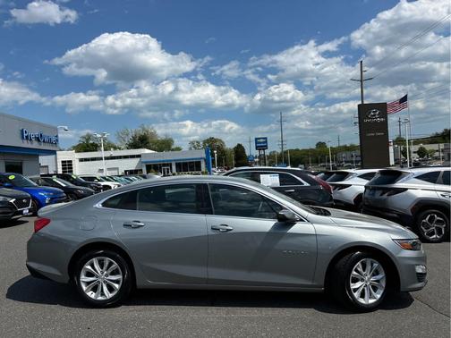 Sterling Gray Metallic 2024 Chevrolet Malibu FWD 1LT