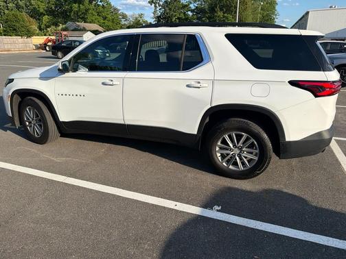 Summit White 2023 Chevrolet Traverse LT Cloth